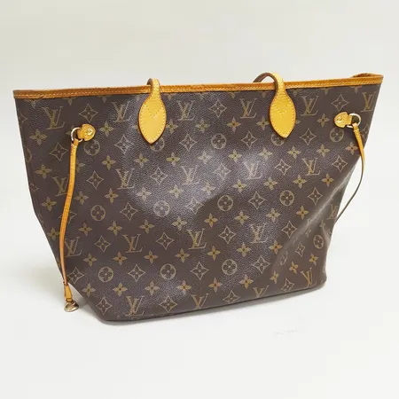 Väska Louis Vuitton Neverfull MM, Monogram Canvas, ref.nr: M41177, foder Cerise Red, 32x28x16cm, datumkod: AR1126, Frankrike 2016, innerficka med dragkedja, läderdetaljer, beslag i gulmetall, smutsig insida, fläckar, slitage på läder, liten reva nära botten, intyg på köp utfärdat av Birger Jarlsgatan 2016, dustbag, sliten originalpåse, inga övriga tillbehör