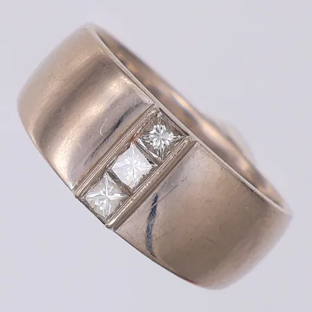 Ring vitguld diamanter 3 x ca 0,10ct prinsesslipade, stl 16¾, Finska stämplar, 14K Vikt: 8 g