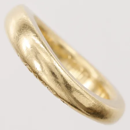Ring, Ole Lynggaard, "Love Ring 4", stl: 16¼, bredd: ca. 4mm, design Charlotte Lynggaard, bruksslitage, gravyr, 18K guld Vikt: 10,8 g