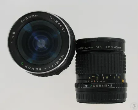 2 Objektiivia Smc pentax-a 645 1:2.8 45mm, Mamiya-sekor C 1:4,5  50mm