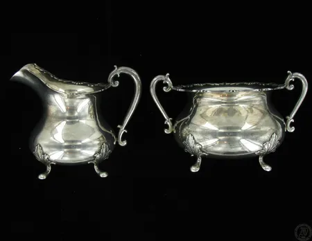 Sokerikko ja kermakko, korkeus 7,5-10,0cm, vuodelta 1954, Hopeatakomo Oy, 813, paino 356,2g Paino: 356,2 g