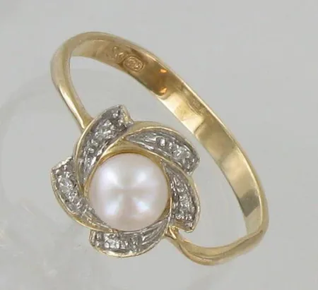 Helmisormus timanteilla, 5xn.0.005ct, koko 16½, runko vääntynyt, 585br, paino 1,7g Paino: 1,7 g