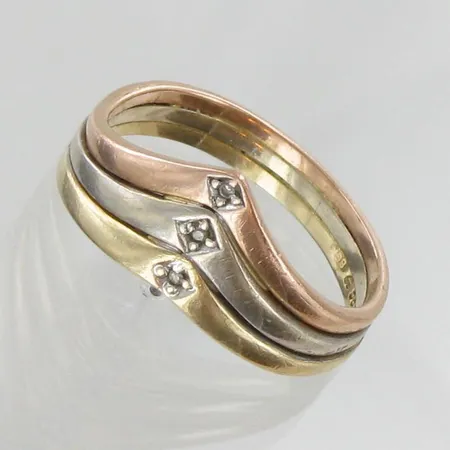 Timanttisormus, 3xn.0.005ct, koko 19, 585 kelta-puna-ja valkokulta, paino 3,7g Paino: 3,7 g