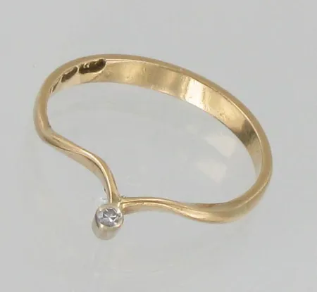 Viallinen sormus timantilla 1xn.0.01ct, 750, paino 1,6g Paino: 1,6 g