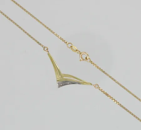 Kaulakoru timantilla 1xn.0.005ct, ketjun pituus 51cm, 585 kelta- ja valkokulta, paino 5,3g Paino: 5,3 g