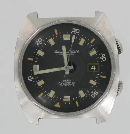 Miesten teräsrannekello International Watch Co, Schaffhausen 30 ATM Aquatimer Automatic, alkuoperäiselle rannekkeella, kaiverrettu, käytön jälkiä, taulun Ø 41mm, sarjanumero 1953500. Lähetetään postipakettina.