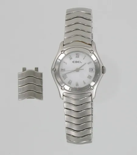 Naisten teräsrannekello Ebel, quartz, sarjanumero 56501276, taulun Ø 30mm, hihnan pituus  140mm, mukana 4-osainen lisäpala, oma laatikko ja paperit
