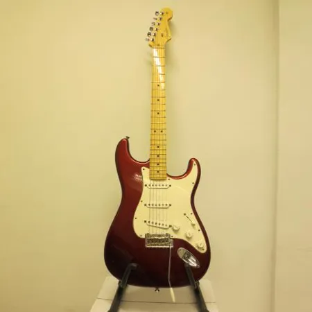 Sähkökitara Fender Stratocaster Corona California, sarjanumero Z9426456, Made in USA, pieniä lommoja, kovassa laukussa. Nouto ainoastaan myymälästä!