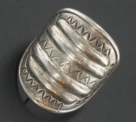 Sormus, Kalevala, Perniön sormus, koko muunneltavissa, 925, paino 7,2g Paino: 7,2 g