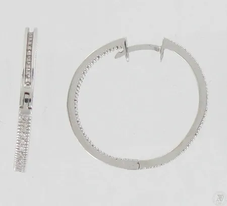 Rengaskorvakorut timanteilla 98xn.0.005ct, halkaisija 25mm, 585 valkokulta, 4,1g Paino: 4,1 g