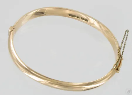 Rannerengas, lukko hieman löystynyt, kaiverrettu, leveys 63mm, 585, paino 11,1g Paino: 11,1 g