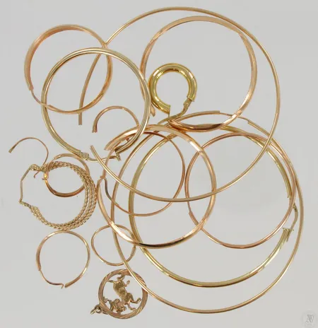 Viallisia koruja, 585, paino 14,3g Paino: 14,3 g