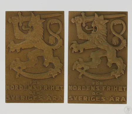 Kunniamerkkejä: Ruotsi, Vapaaehtoisten 1939-1940 ansiolevyt \'\'Arbete För Svenska frivilligkåren\'\' ja \'\'Svenska frivilligkären krigstjänst i Finland 1940.\'\'