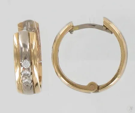 Timanttikorvarenkaat 6xn.0.03ct, korkeus 15mm, 750 kelta- ja valkokulta, paino 7,4g Paino: 7,4 g