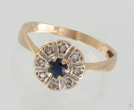 Sinisafiirisormus timanteilla 8xn.0.01ct, koko 17½, 585br, paino 2,1g Paino: 2,1 g