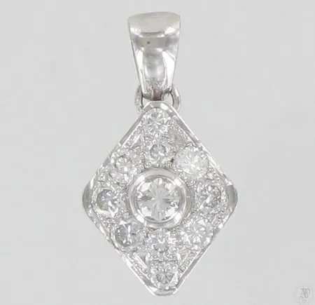 Timanttiriipus 1xn.0.25ct ja 10xn.0.09ct, korkeus 25mm, 750 valkokulta, paino 4,1g, aitoustodistus Paino: 4,1 g