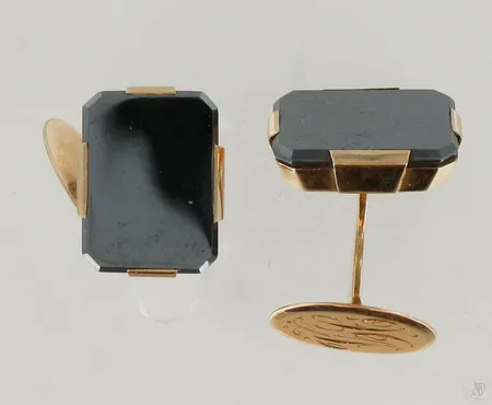 Hematiittikalvosinnapit, kaiverrettu, koko 12x16mm, 585br paino 10,2g Paino: 10,2 g
