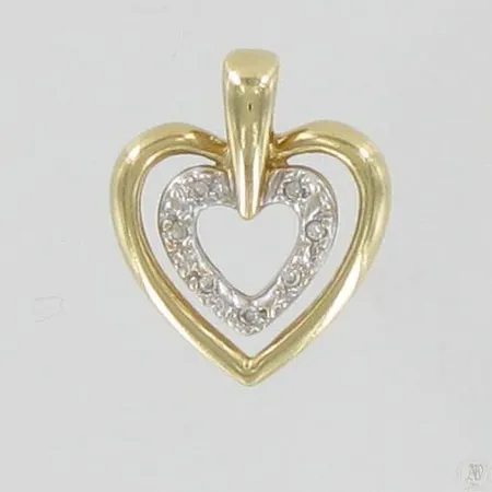 Sydänriipus timanteilla 7xn.0.005ct, korkeus 16mm, 585, paino 1,3g Paino: 1,3 g