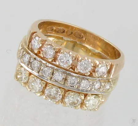 Timanttisormus 5xn.0.13ct 5xn.0.08ct ja 9xn.0.02ct, koko 16, 585, paino 6,4g, aitoustodistus Paino: 6,4 g