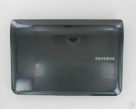 Kannettava tietokone Samsung NF310, Linux/Ubuntu- käyttöjärjestelmä, mukana virtajohto. Käytön jälkiä.