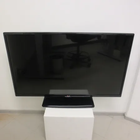 LED televisio LG 42LN5200, 100HZ, takuu voimassa 17.6.2016 saakka, ohjekirja, kaukosäädin ja virtajohto mukana. Nouto ainoastaan myymälästä.