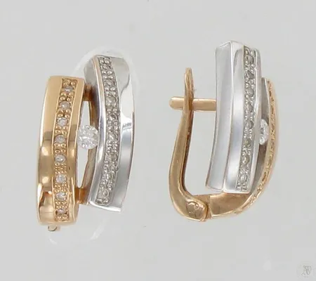 Timanttikorvakorut 2xn.0.07ct 32xn.0.005ct, korkeus 18mm, 585, paino 5,8g Paino: 5,8 g
