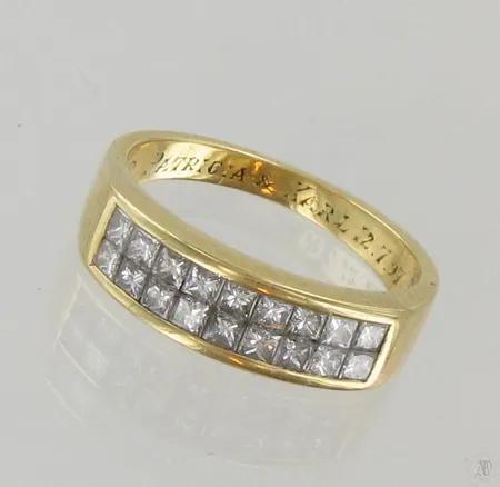 Timanttisormus 18xn.0.04ct princess hionta, kaiverrettu, koko 16¾, 750, paino 4,3g Paino: 4,3 g