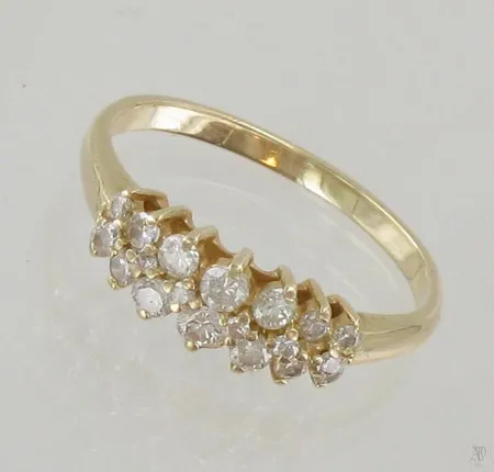 Timanttisormus 20xn.0.005-0.02ct, koko 17½, 585, paino 2,1g Paino: 2,1 g