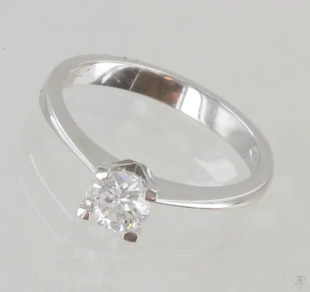 Timanttisormus 1xn.0.50ct, koko 17¼, 750 valkokulta, paino 3,0g Paino: 3   g