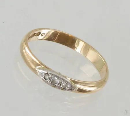 Timanttisormus 1xn.0.03ct 2xn.0.01ct, koko 16½, 585, paino 1,6g Paino: 1,6 g