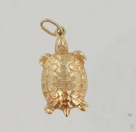 Kilpikonnariipus, korkeus 22mm, 585, paino 0,7g Paino: 0,7 g