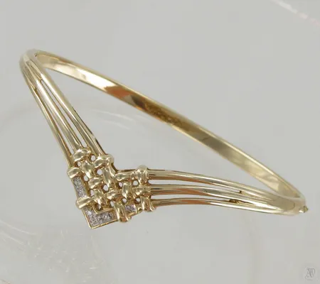 Timanttirannekoru 6xn.0.005ct, Ø 55mm, 585, paino 9,7g Paino: 9,7 g