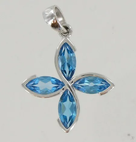 Topaasiriipus 4xn.1.80ct, korkeus 35mm, 585br valkokultaa, paino 6,1g, todistus mukana. Paino: 6,1 g
