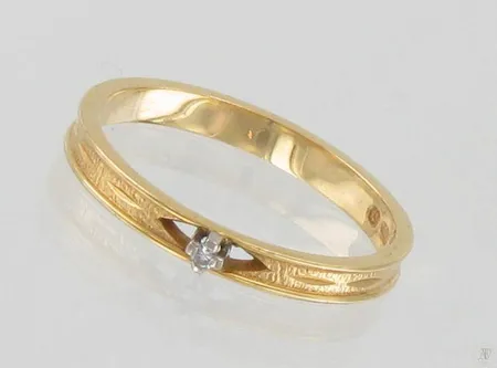 Kuvioitu sormus timantilla 1xn.0.01ct, koko 17½, 750, paino 2,0g Paino: 2   g