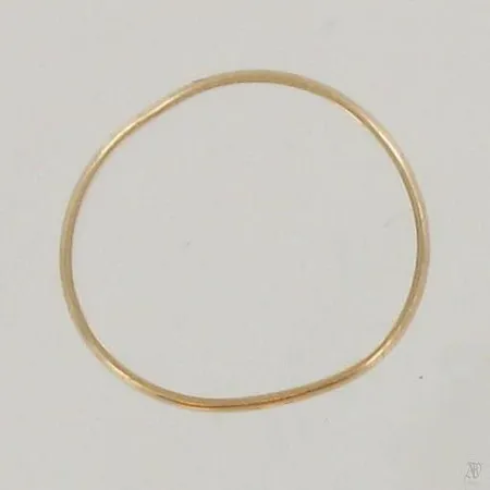 Viallinen sormus, 585, paino 0,7g Paino: 0,7 g