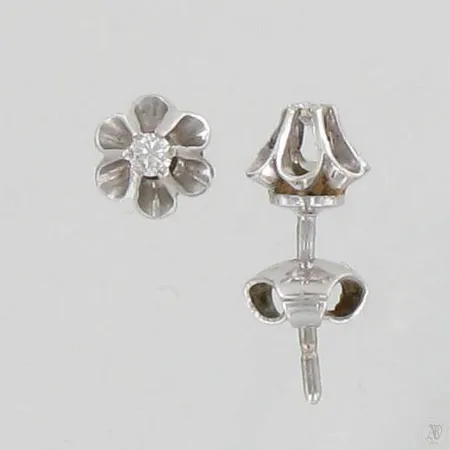 Timanttikorvanapit 2xn.0.01ct, 585 valkokulta, paino 1,3g Paino: 1,3 g