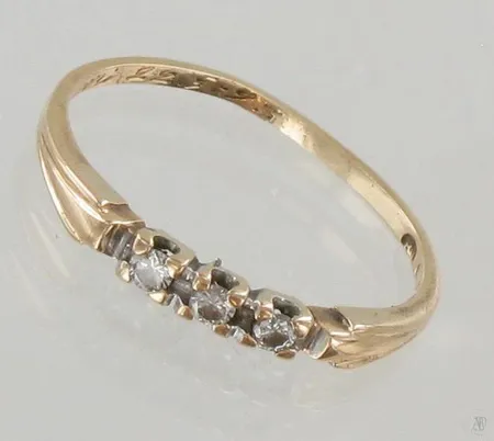 Timanttisormus 3xn.0.03ct, kaiverrettu, koko 18, 585, paino 1,5g Paino: 1,5 g