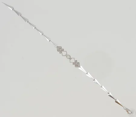 Timanttiranneketju 1x.n.0.10ct, 20xn.0.005ct, pituus 165mm, 585 valkokulta, paino 4,7g Paino: 4,7 g