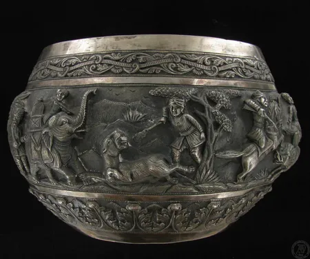 Kulho, kaiverrettu, kolhuja, korkeus 17cm, 800, paino 1253,8g Paino: 1253,8 g