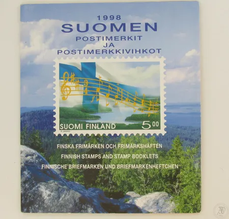 Kolme kansiota suomalaisia postimerkkejä