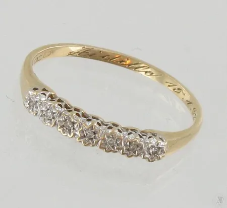 Viallinen timanttisormus 7xn.0.005ct, kaiverrettu, 585, paino 1,6g Paino: 1,6 g