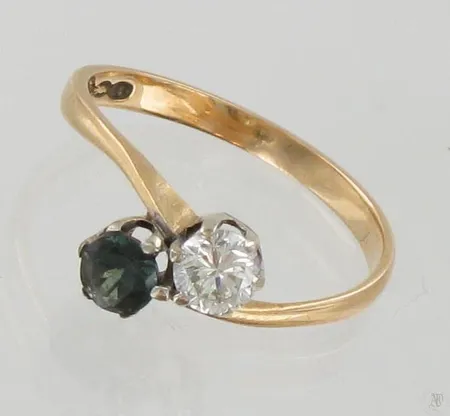 Timanttisormus kivellä 1xn0.33ct, koko 17½, 750, paino 2,1g Paino: 2,1 g