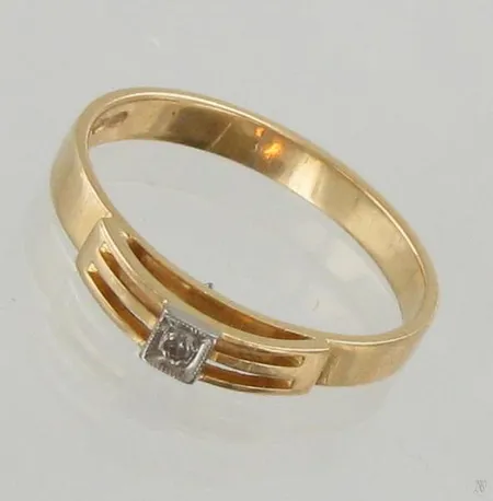 Timanttisormus 1xn.0.005ct, koko 15¼, 585, paino 1,6g Paino: 1,6 g