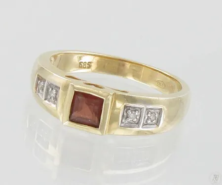 Kivisormus timanteilla 4xn.0.005ct, koko 17¼, 585br, paino 3,2g Paino: 3,2 g