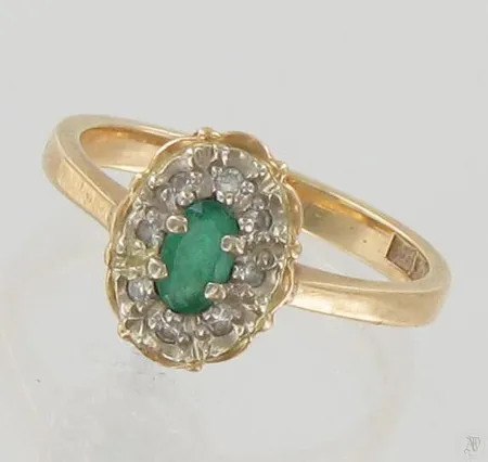 Smaragdisormus 8xn.0.005ct, koko 16¼, 585br, paino 2,4g Paino: 2,4 g