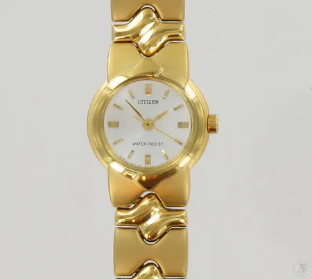 Naisten teräsrannekello Citizen, quartz, taulun 19mm, jatkopalat, laatikossa, kuin uusi