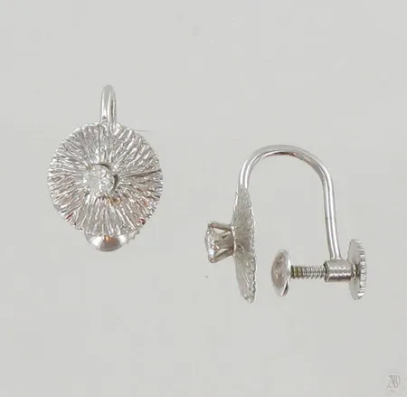 Timanttikorvakorut 2xn.0.08ct, 750 valkokulta, paino 2,2g Paino: 2,2 g
