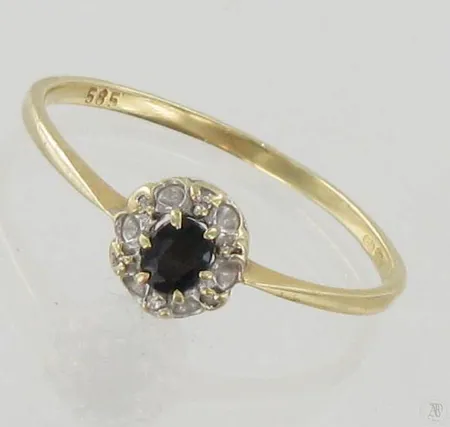 Sinisafiirisormus timanteilla 6xn.0.005ct, koko 18¾, 585br, paino 1,2g Paino: 1,2 g