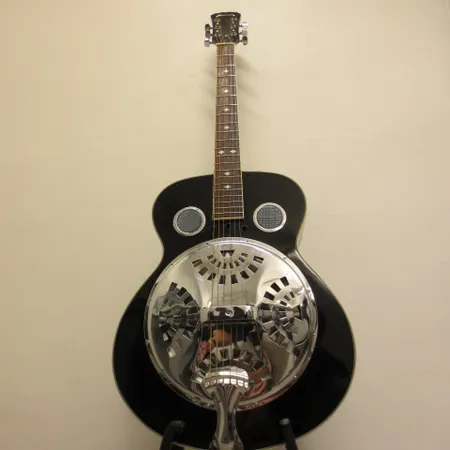 Resonaattorikitara Dimavery RS-310, käytön jälkiä, pehmeä pussi.