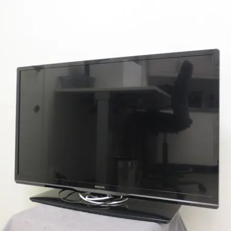 Taulutelevisio Philips 32PFL3078T/12, takuu voimassa 7/2016, kaukosäädin